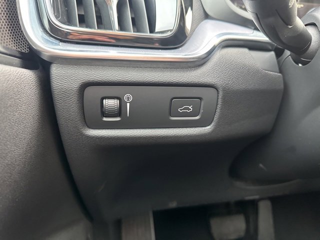 Used 2019 Volvo S60 T6 Momentum w/ Multimedia Package image 30