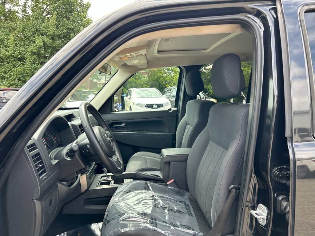 Used 2011 Jeep Liberty Sport RWD image 18