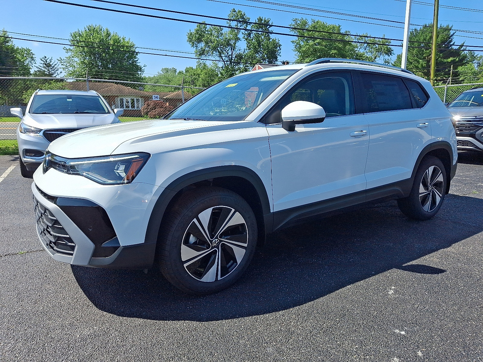 New 2025 Volkswagen Taos SE AWD/4WD image 2