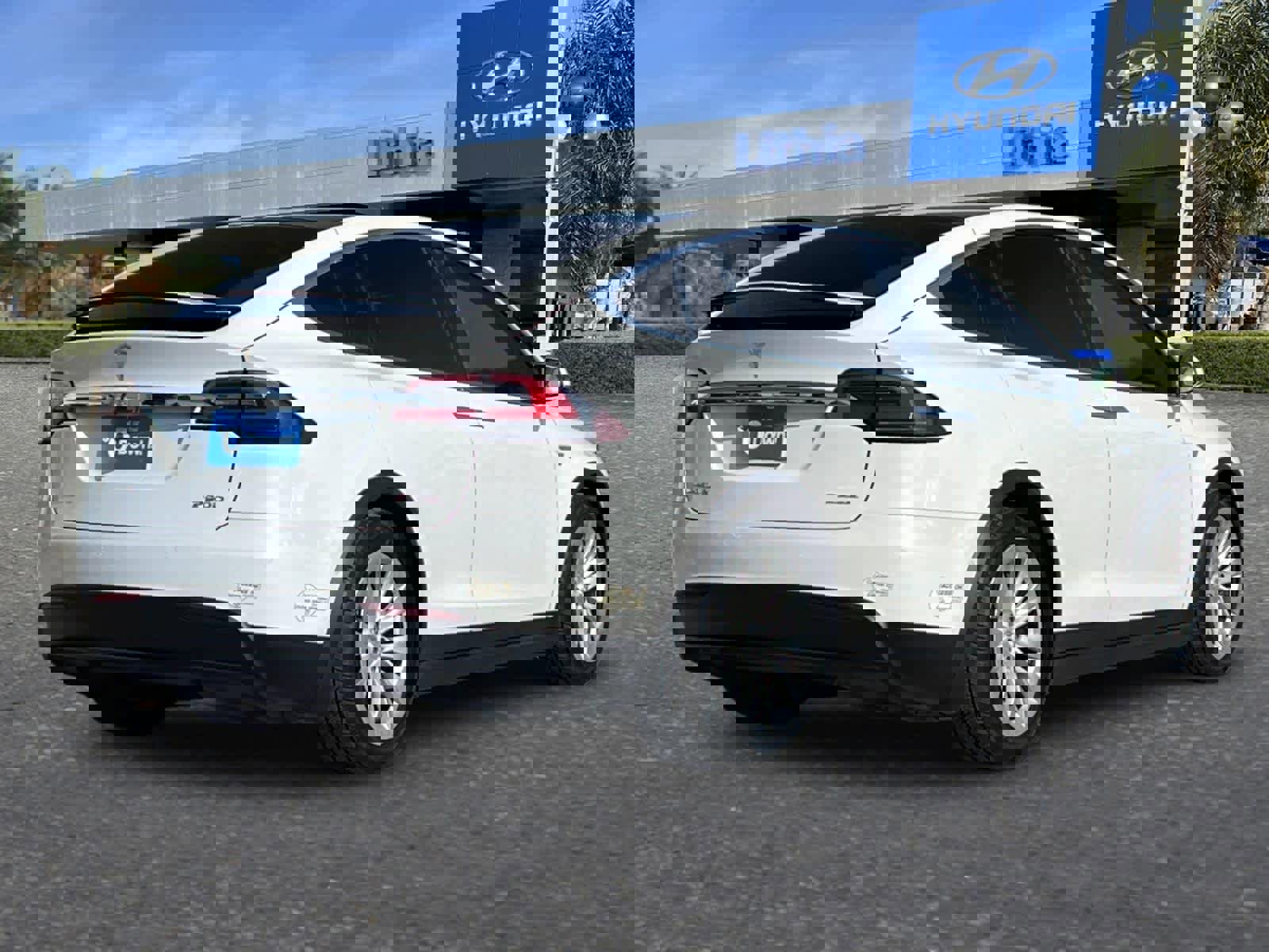 Used 2016 Tesla Model X P90D image 3