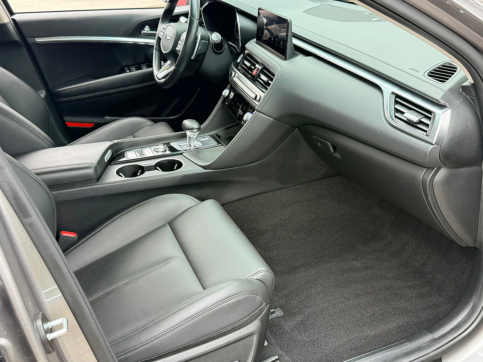Used 2025 Genesis G70 2.5T AWD/4WD image 44