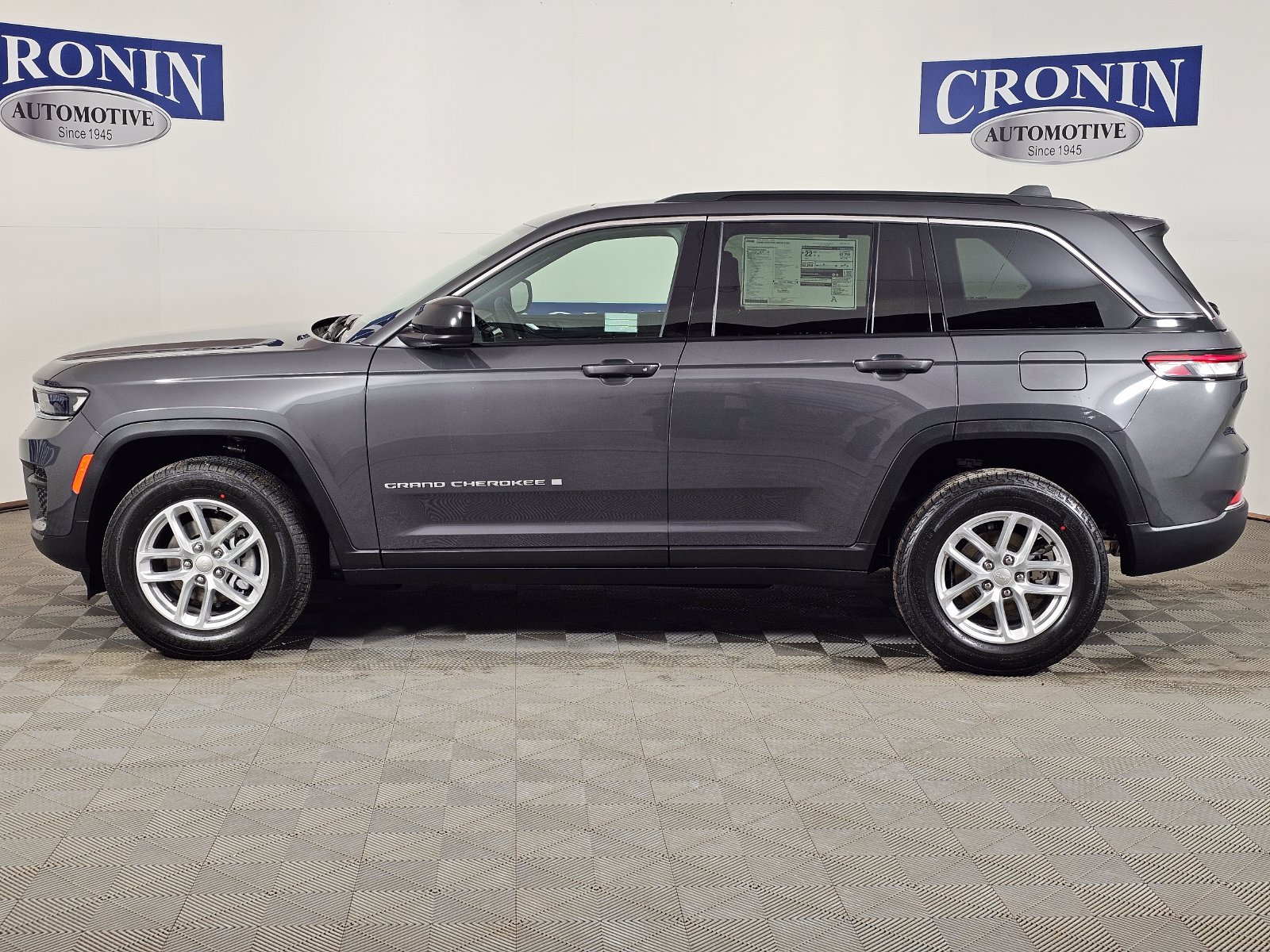 New 2026 Jeep Grand Cherokee Laredo X AWD/4WD image 2