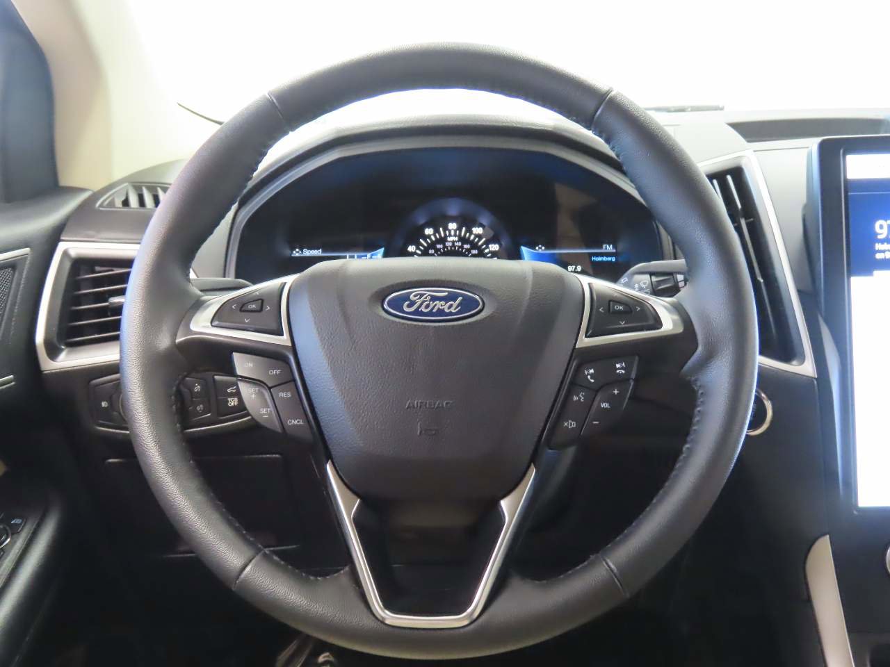 Used 2022 Ford Edge SEL w/ Convenience Package image 10
