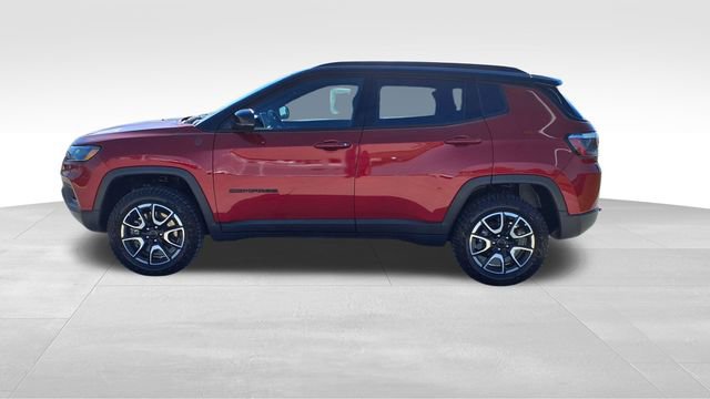 Used 2025 Jeep Compass Trailhawk image 4