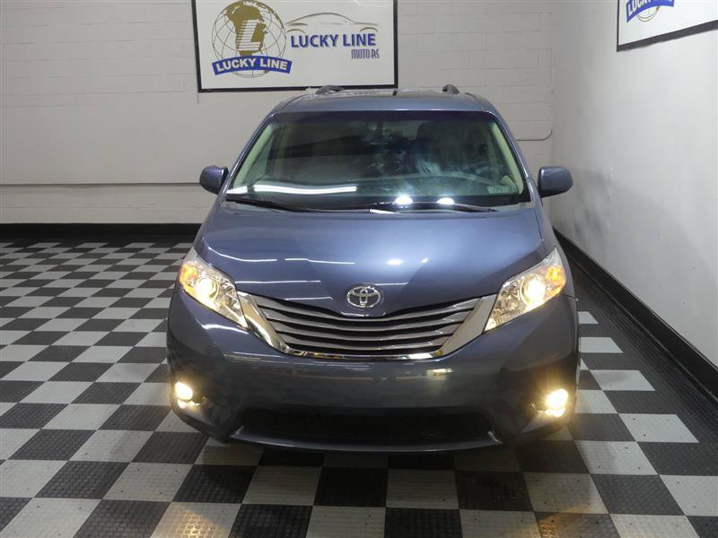 Used 2015 Toyota Sienna XLE FWD image 3