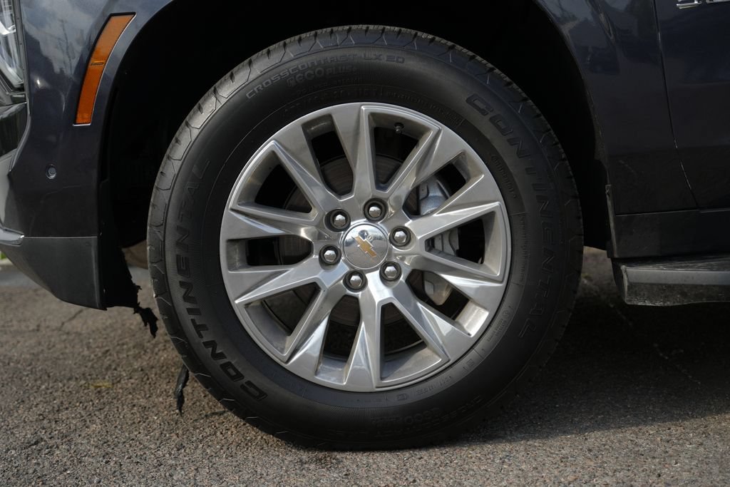 Used 2025 Chevrolet Suburban Premier AWD/4WD image 13