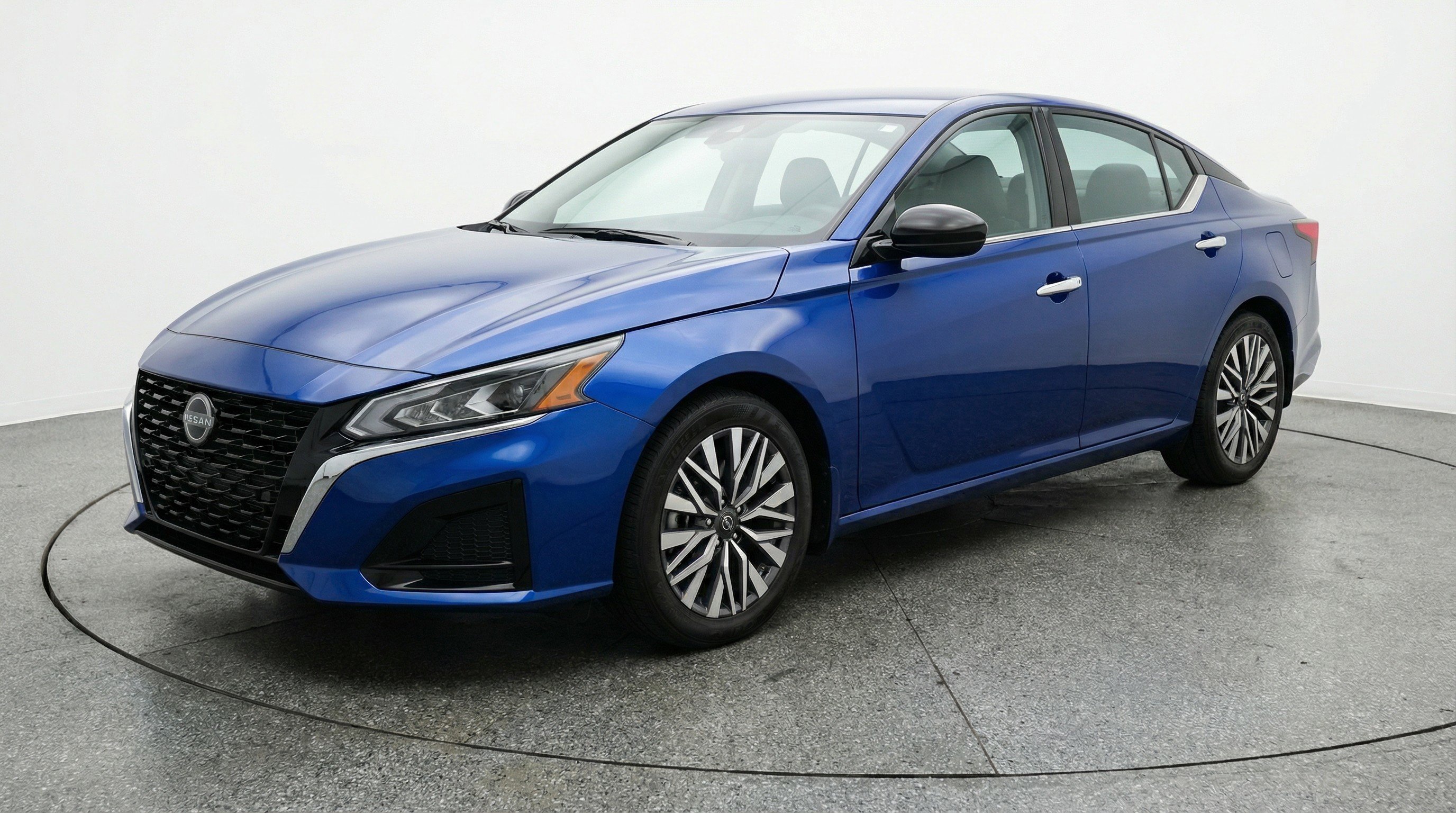 Used 2025 Nissan Altima 2.5 SV image 3