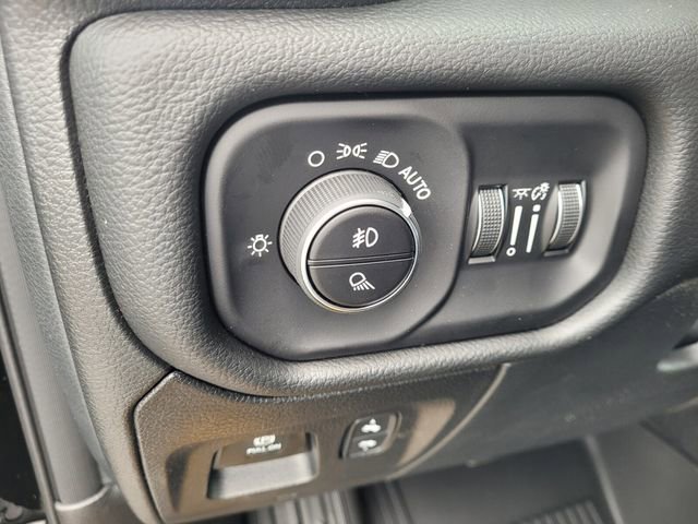 New 2026 RAM 1500 4x4 Crew Cab image 24