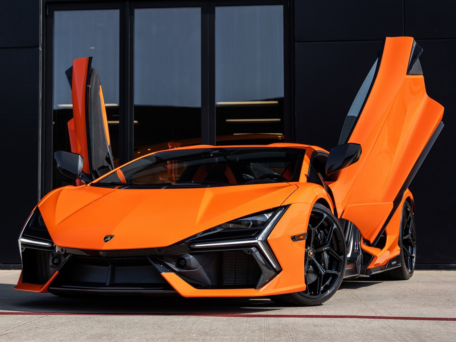 Used 2024 Lamborghini Revuelto image 2
