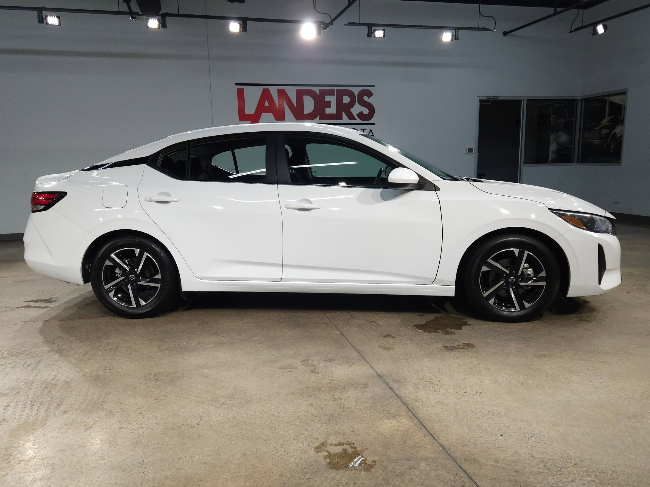 Used 2024 Nissan Sentra SV image 8