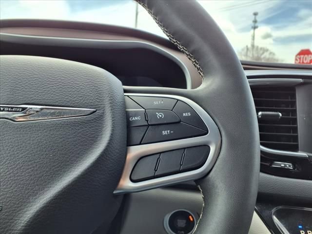 Used 2023 Chrysler Voyager LX image 27