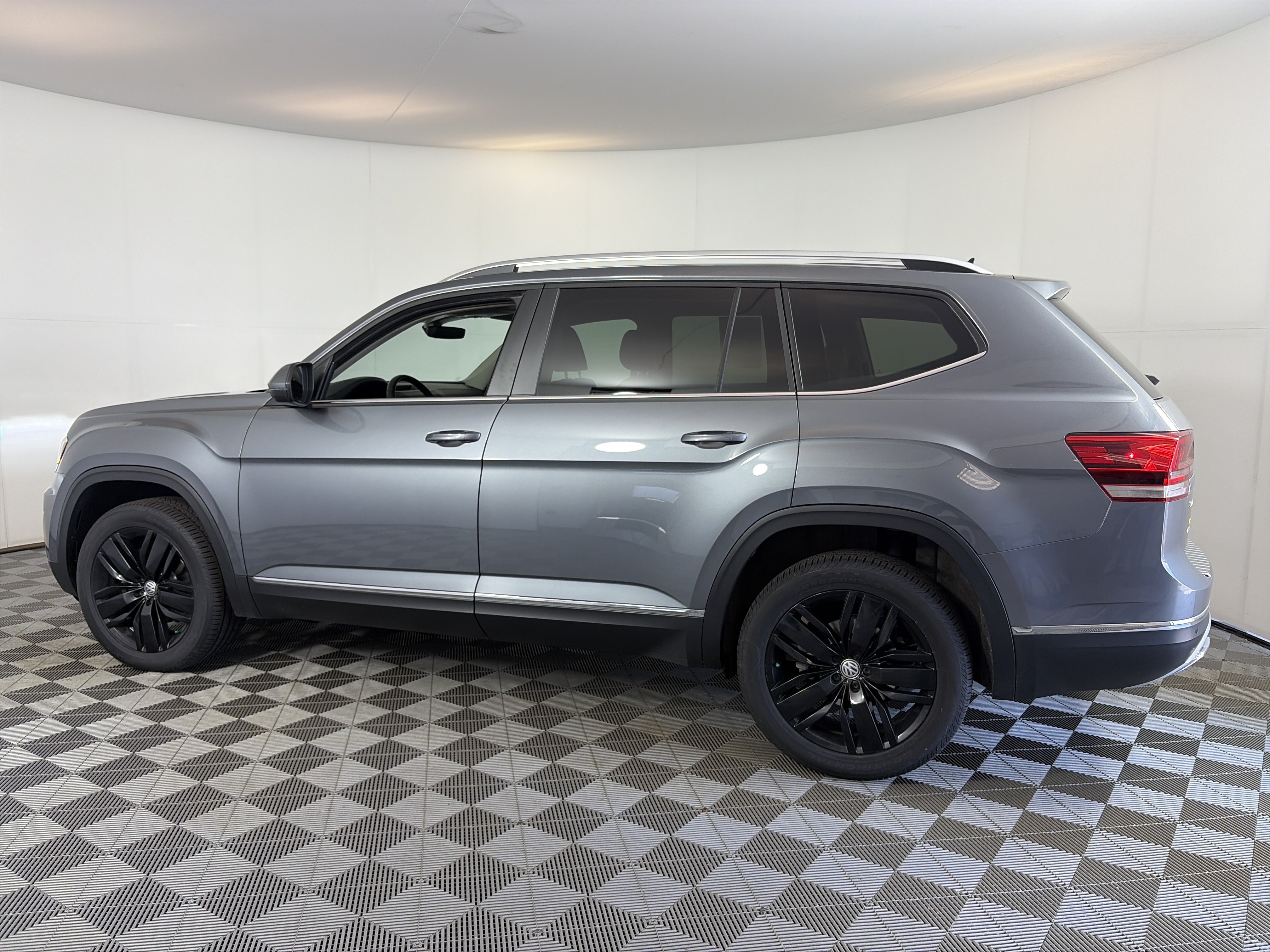 Used 2018 Volkswagen Atlas SEL FWD image 9