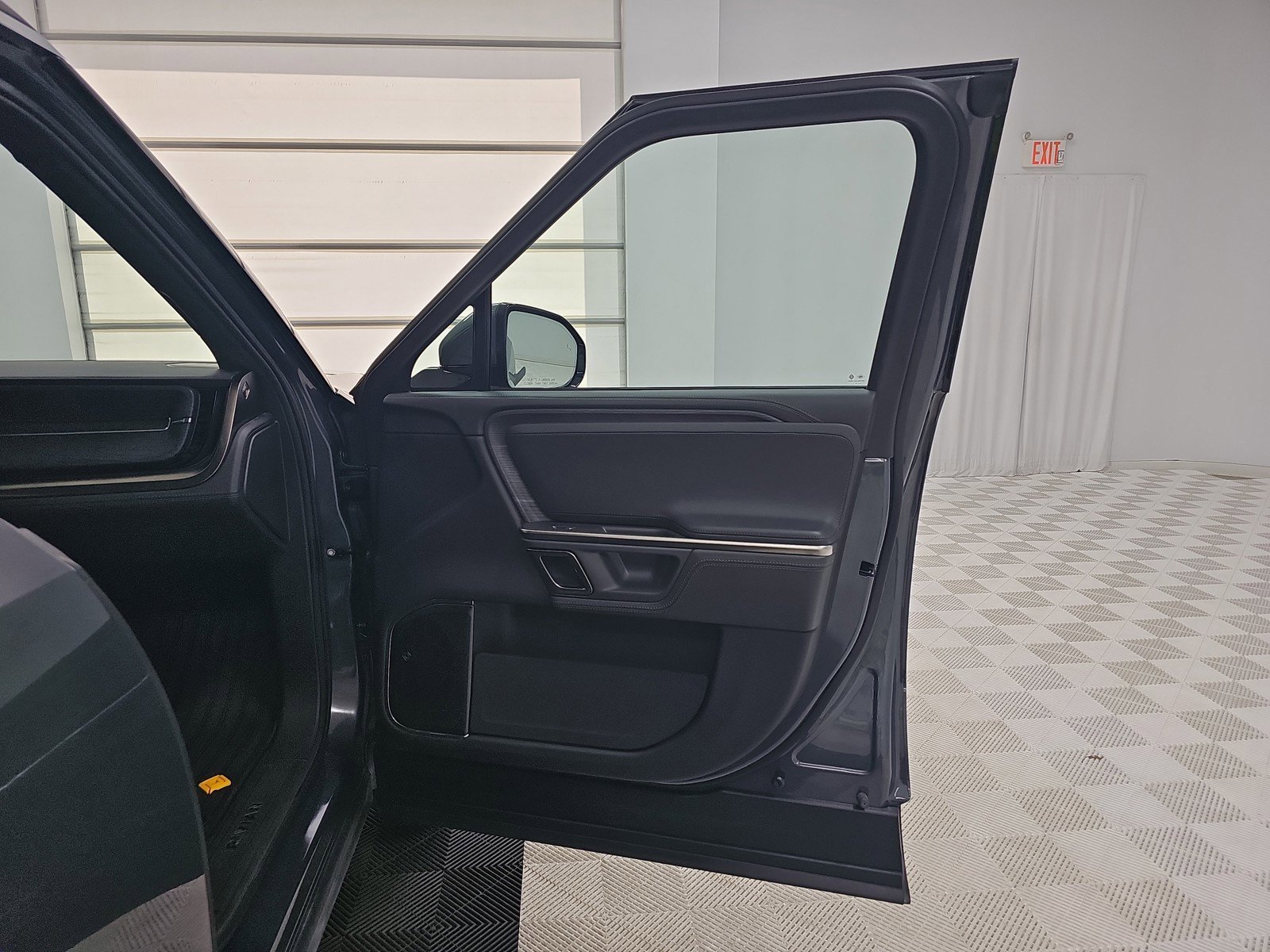 Used 2024 Rivian R1S Adventure image 18