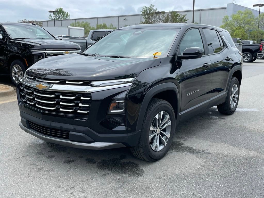 Used 2025 Chevrolet Equinox LT image 3