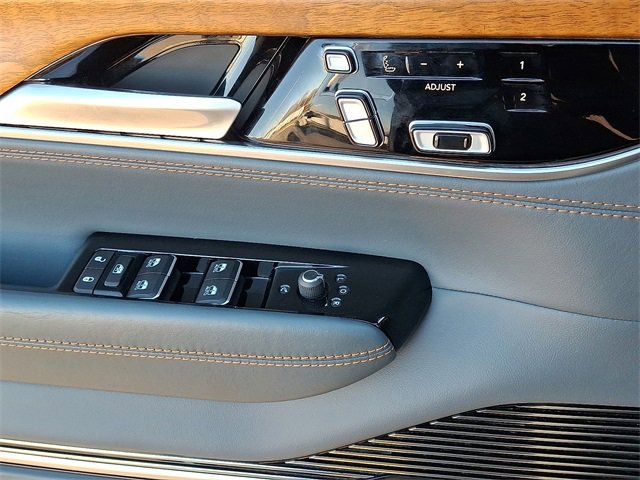 Used 2022 Jeep Grand Wagoneer Series II w/ Premium Group II image 22