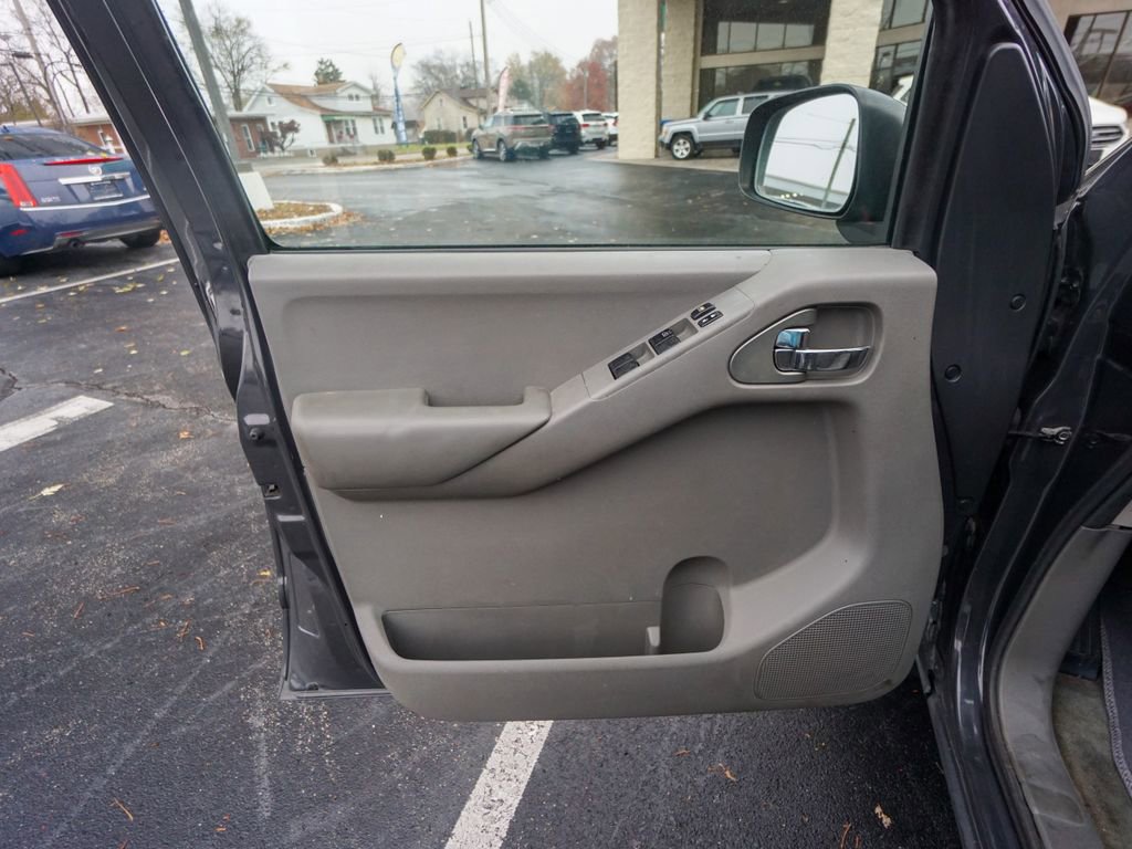 Used 2012 Nissan Frontier SV image 15