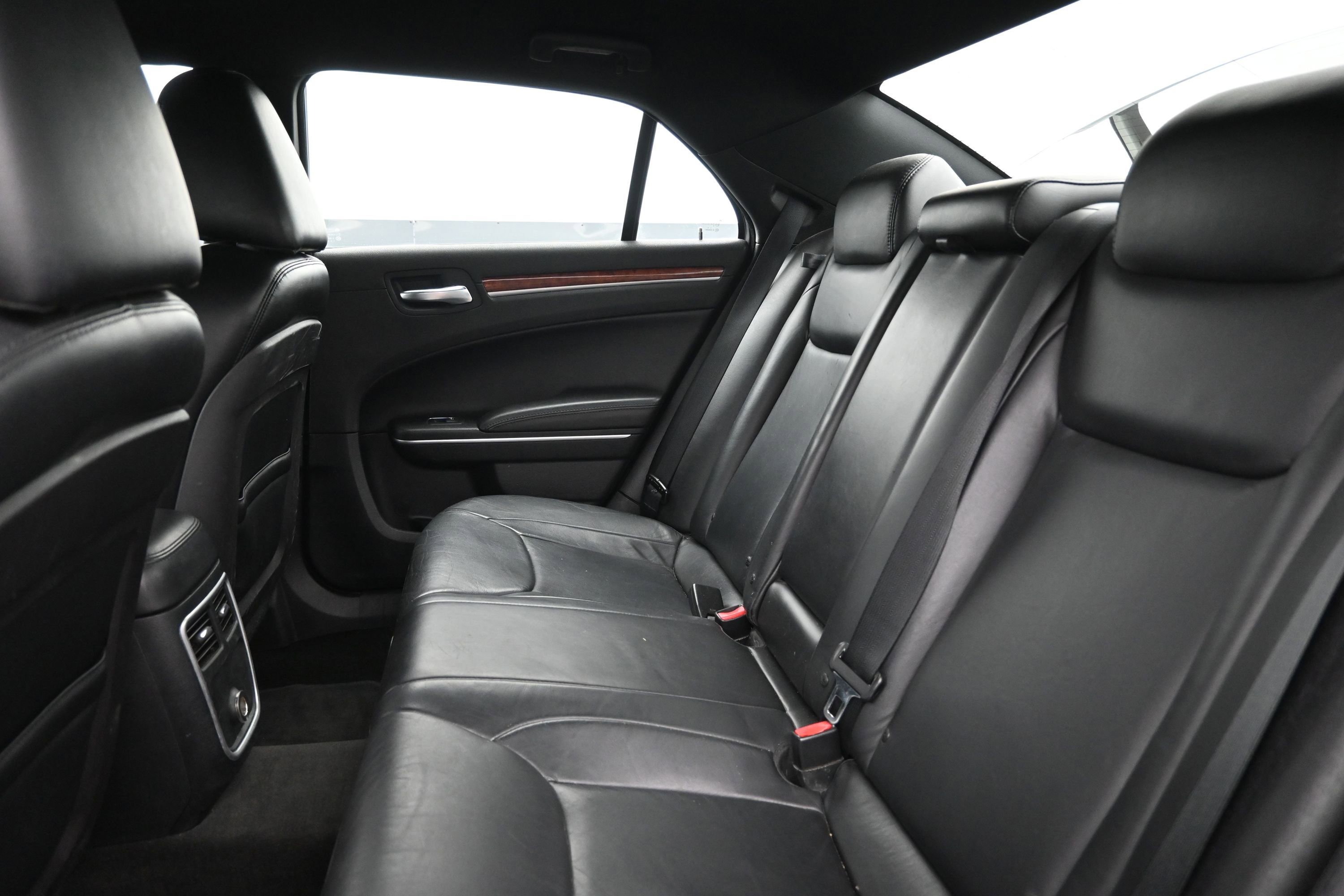 Used 2013 Chrysler 300 RWD image 19