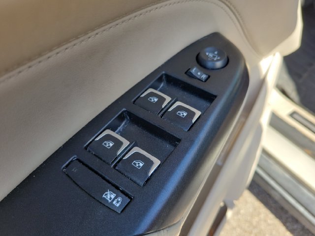 Used 2016 Cadillac SRX Luxury w/ Driver Awareness Package FWD image 23