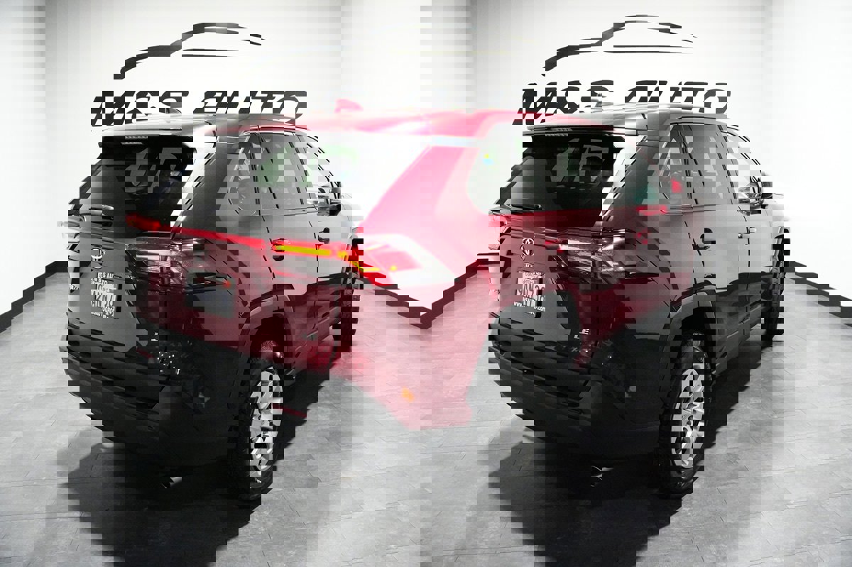 Used 2022 Toyota RAV4 LE image 9