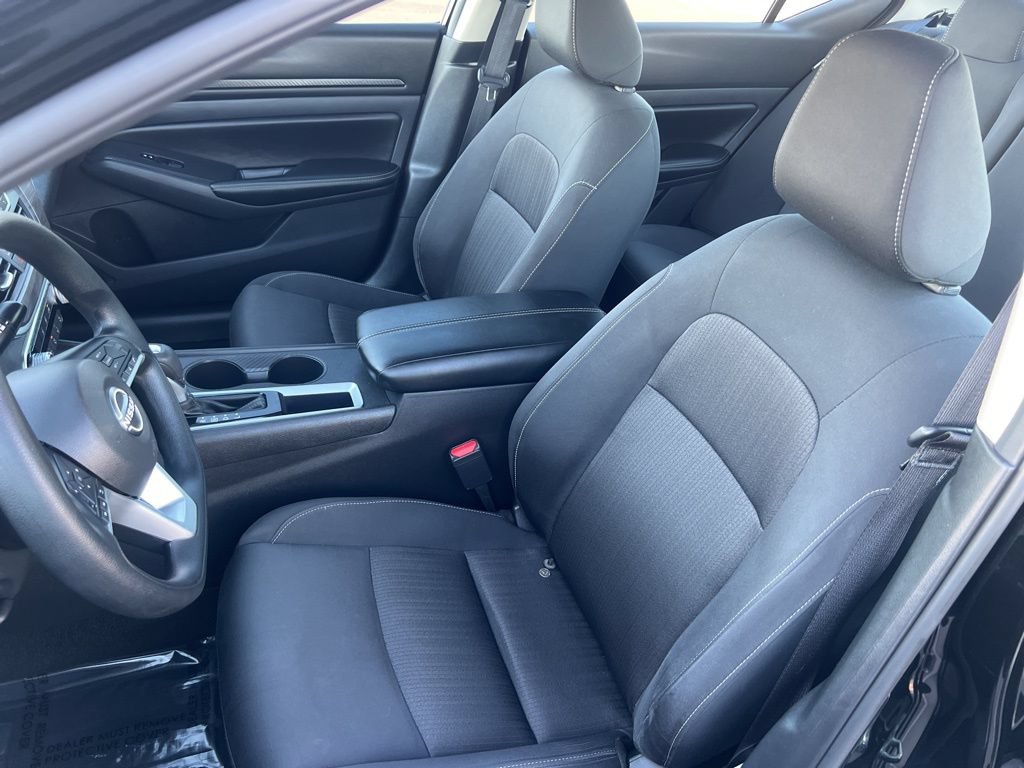 Used 2025 Nissan Altima 2.5 SV FWD image 21
