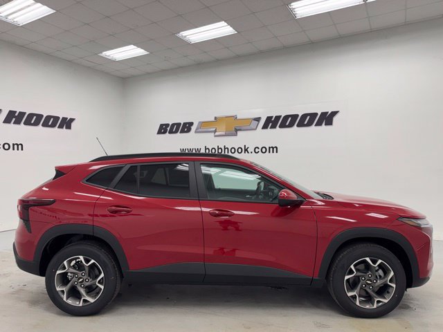 New 2026 Chevrolet Trax LT w/ Sunroof Package FWD image 4