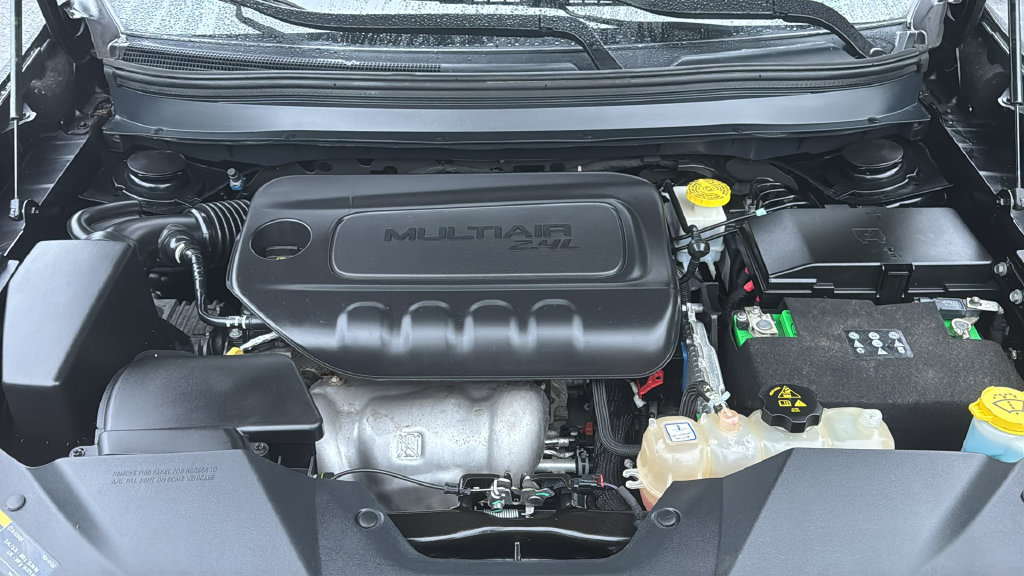 Used 2019 Jeep Cherokee Latitude Plus w/ Cold Weather Group AWD/4WD image 34