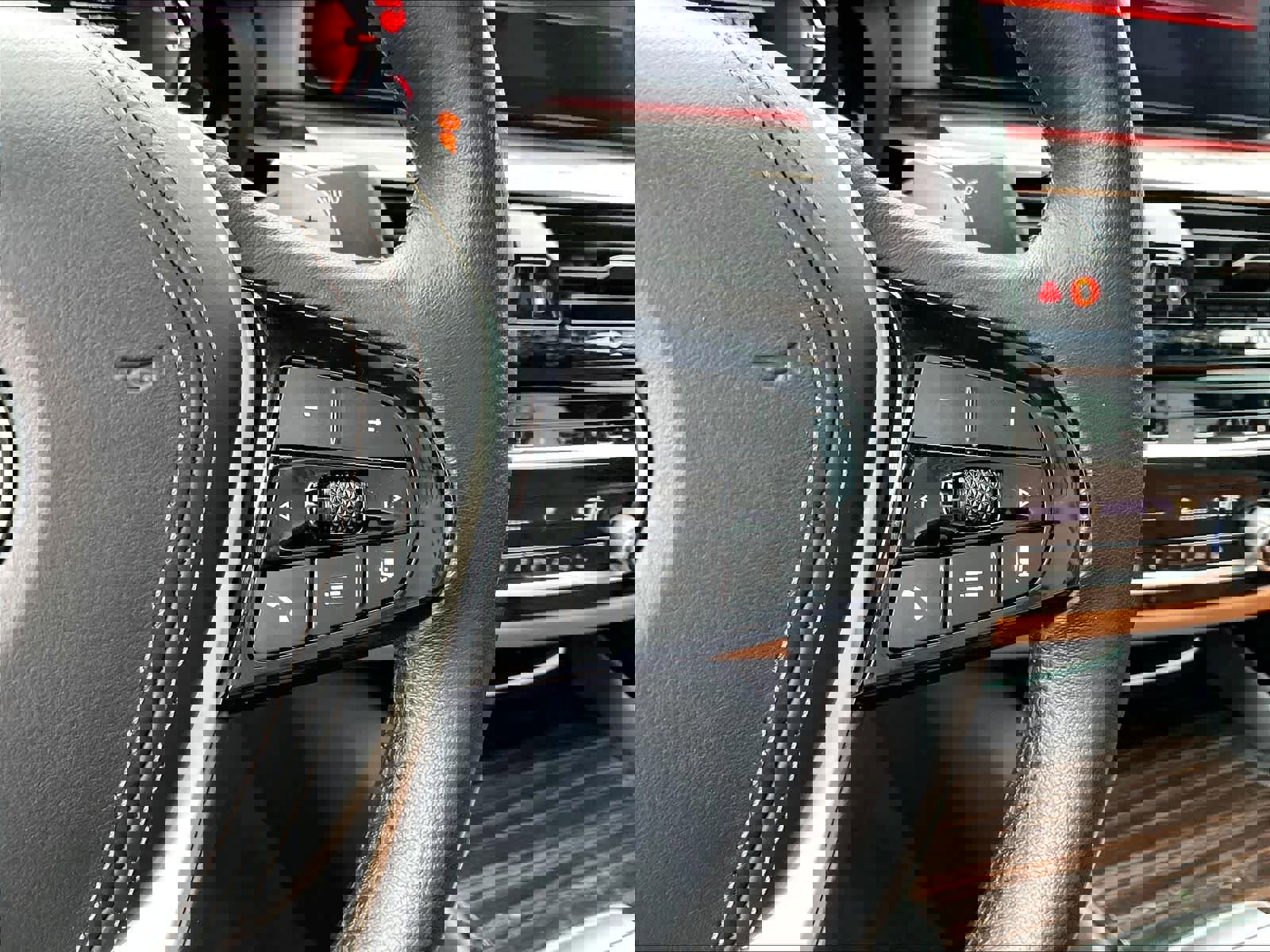 Used 2023 BMW 540i w/ Convenience Package image 21