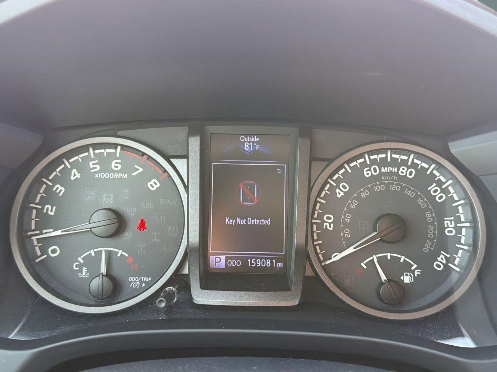 Used 2017 Toyota Tacoma TRD Sport w/ Premium & Technology Package AWD/4WD image 19