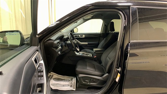 Used 2022 Ford Explorer XLT image 30