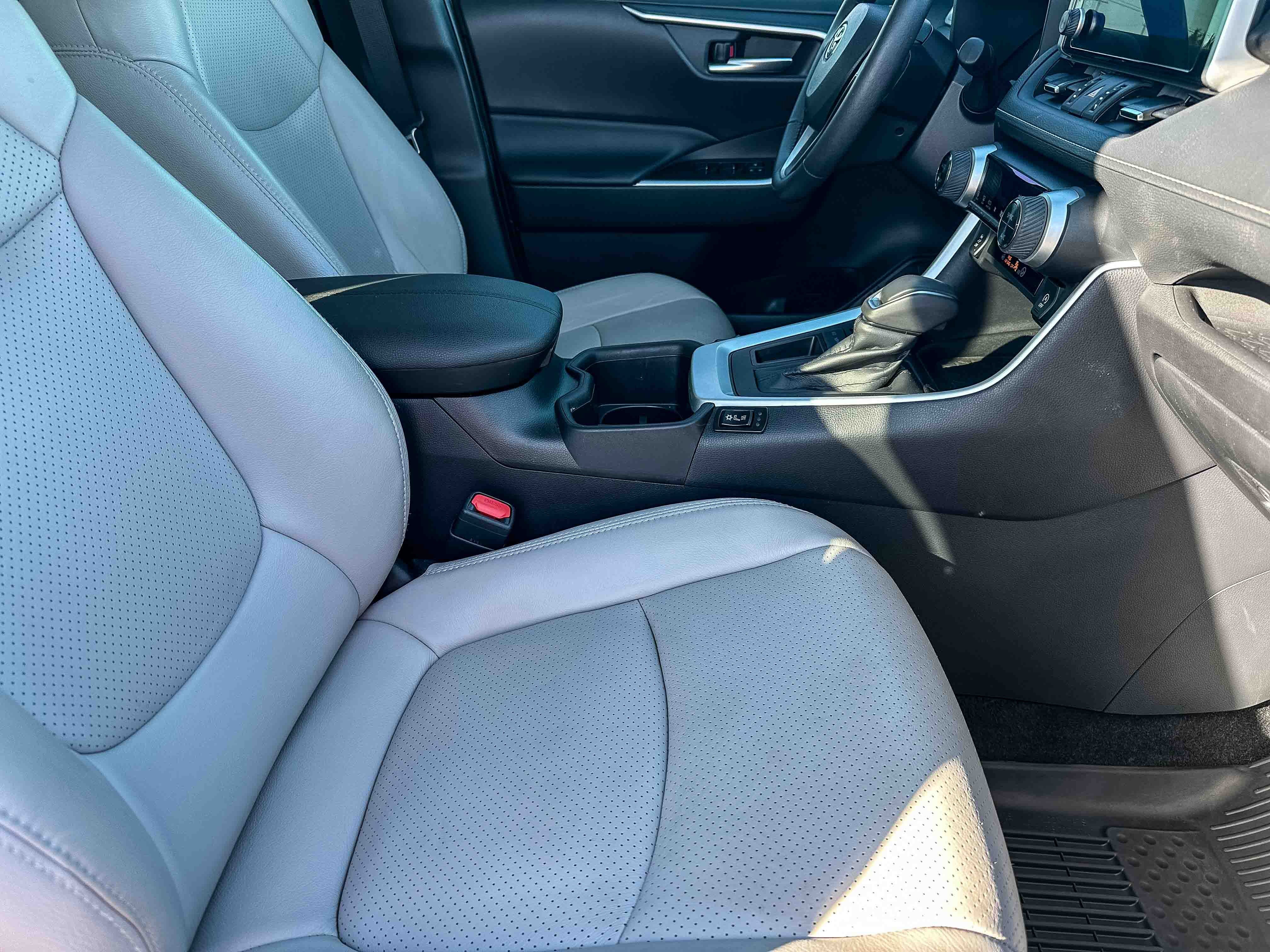 Used 2024 Toyota RAV4 XLE Premium image 24