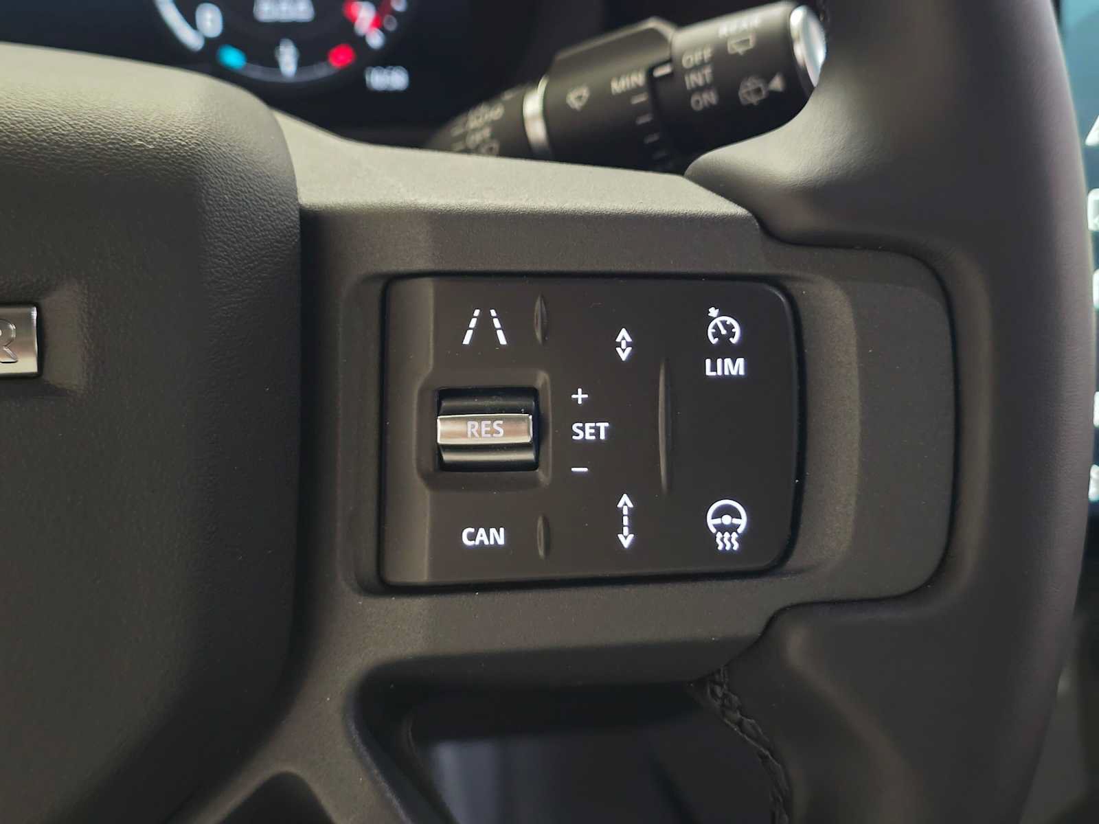 New 2026 Land Rover Defender 90 X-Dynamic SE AWD/4WD image 29