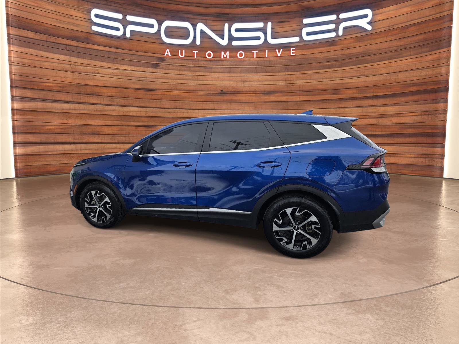 Used 2023 Kia Sportage EX image 2