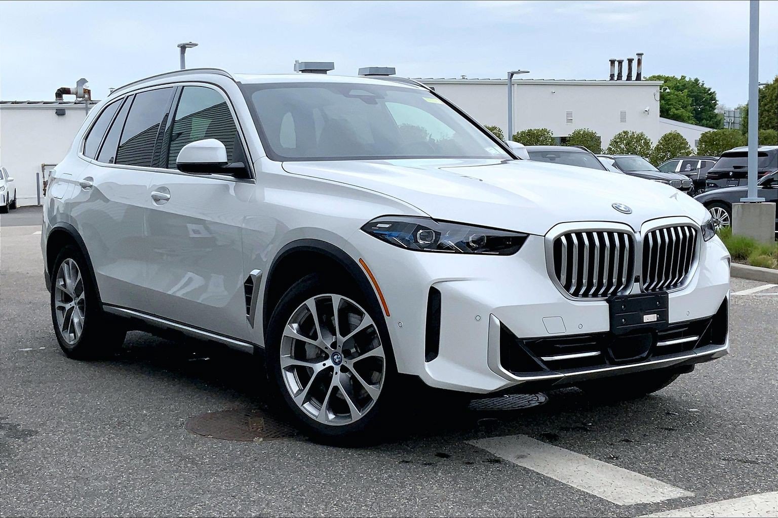Used 2025 BMW X5 xDrive50e w/ Premium Package AWD/4WD image 7
