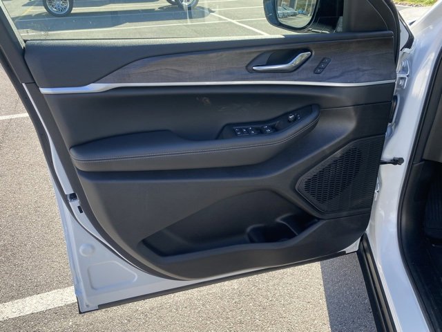 New 2025 Jeep Grand Cherokee Limited image 12