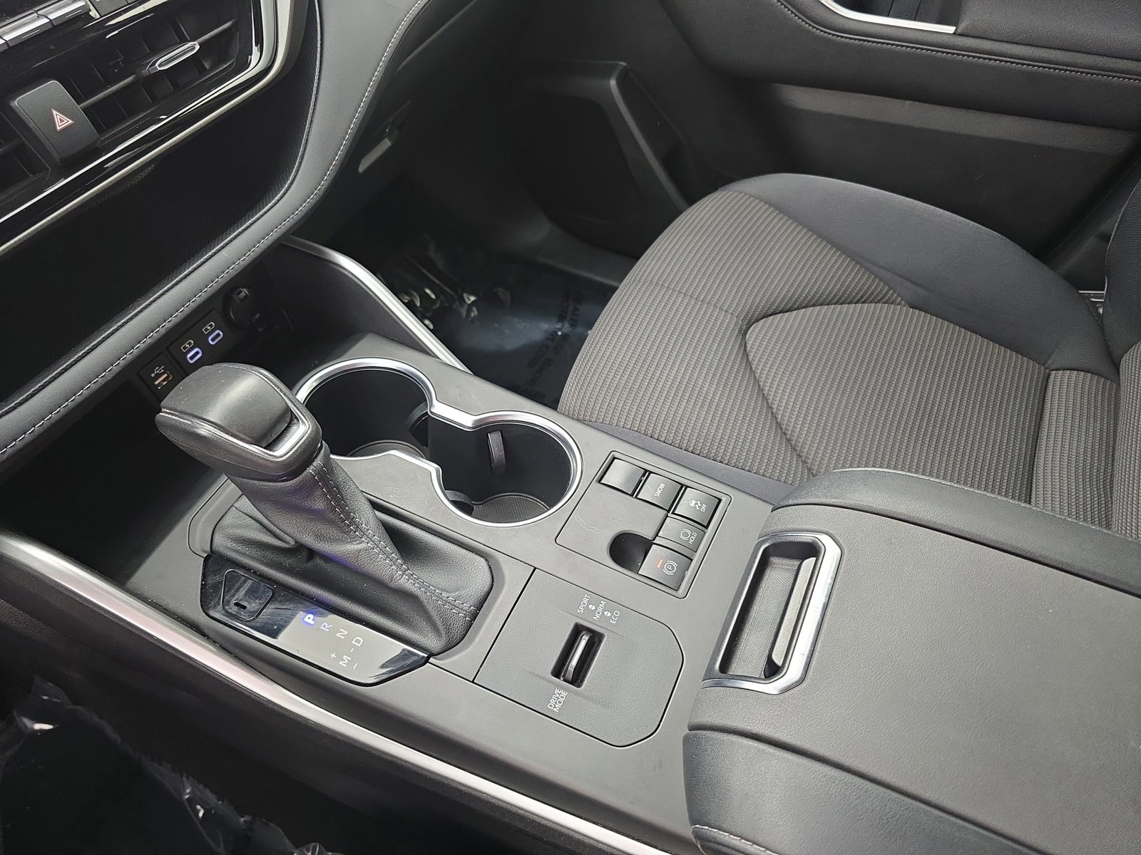 Used 2023 Toyota Highlander L image 25