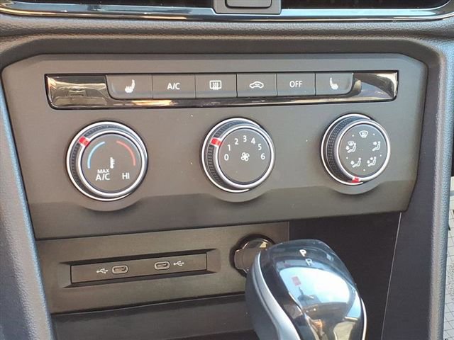 Used 2022 Volkswagen Taos SE w/ Panoramic Sunroof Package image 16