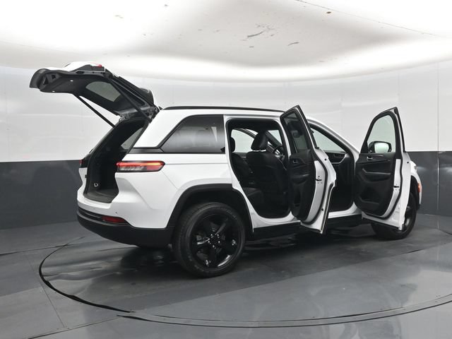 Used 2024 Jeep Grand Cherokee Altitude AWD/4WD image 58