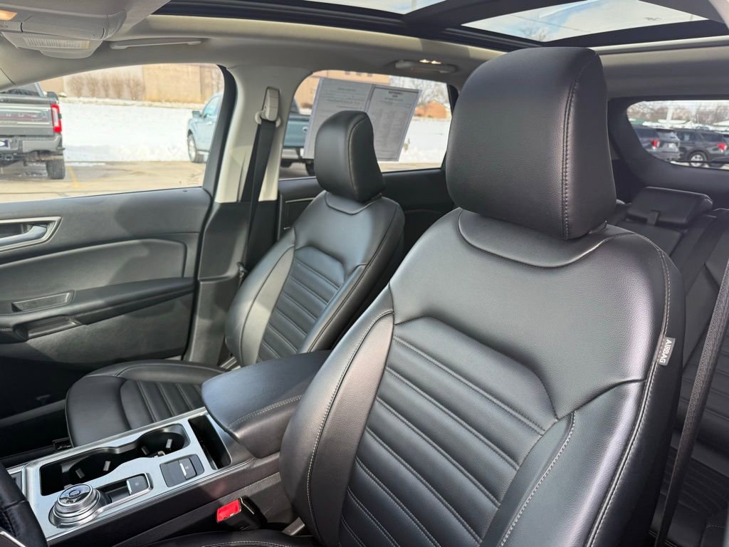 Used 2022 Ford Edge SEL w/ Convenience Package image 3