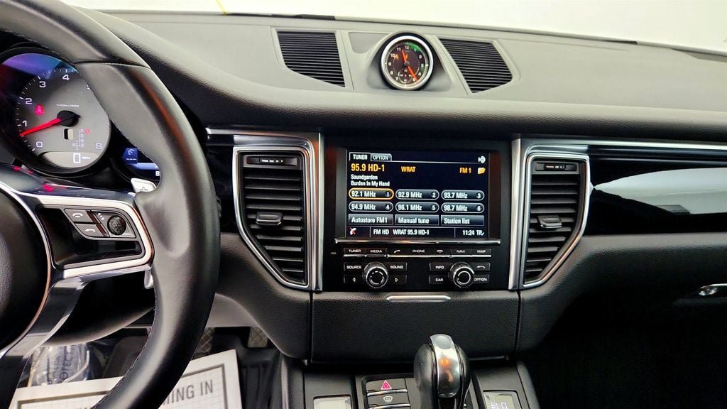 Used 2016 Porsche Macan S AWD/4WD image 18