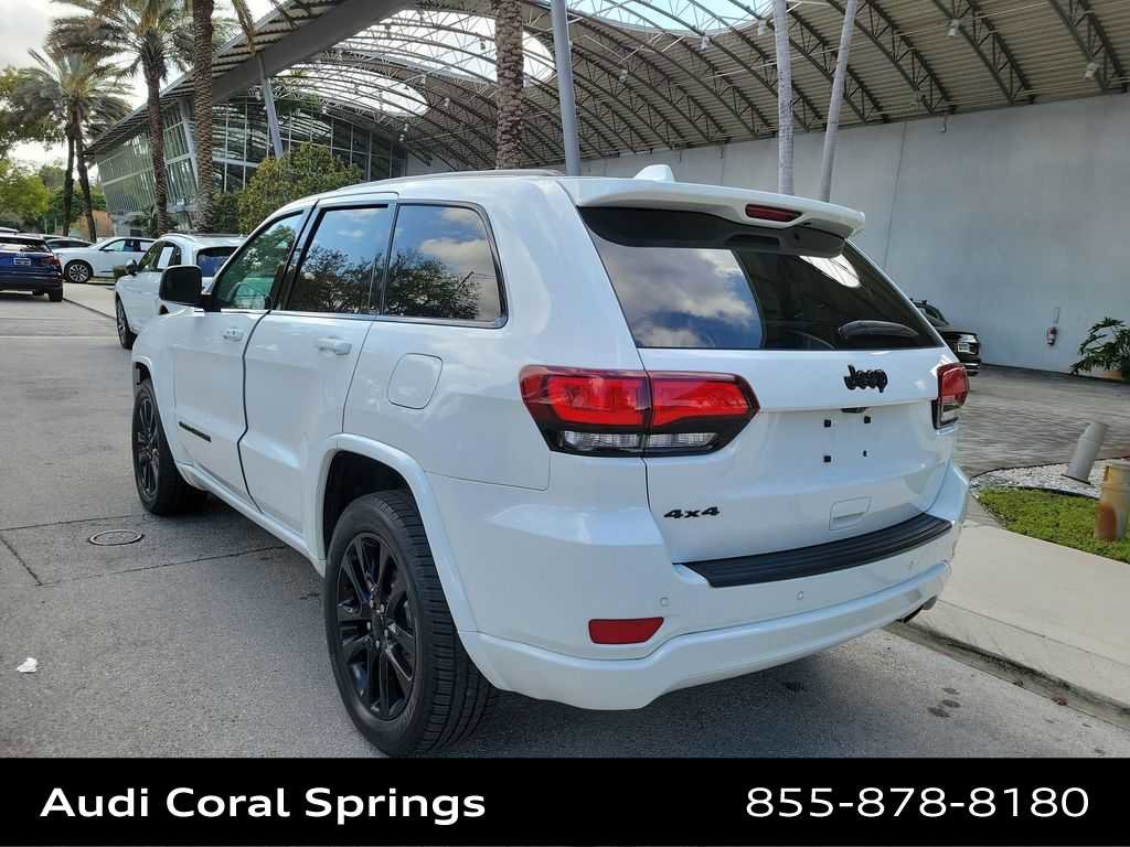Used 2019 Jeep Grand Cherokee Altitude AWD/4WD image 12