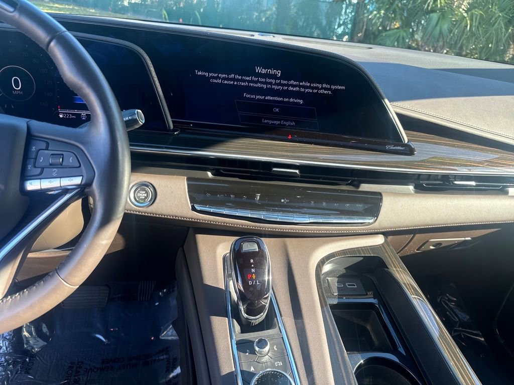 Used 2023 Cadillac Escalade Premium Luxury w/ Performance Package image 18