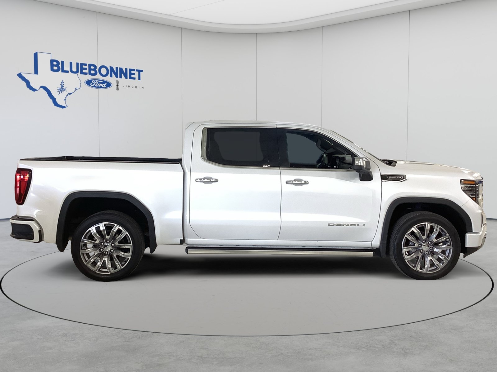 Used 2024 GMC Sierra 1500 Denali w/ Denali Reserve Package AWD/4WD image 4