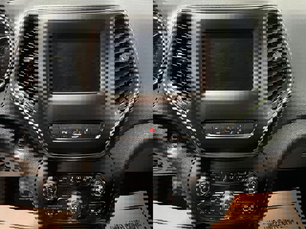 Used 2021 Jeep Cherokee Latitude Plus image 10