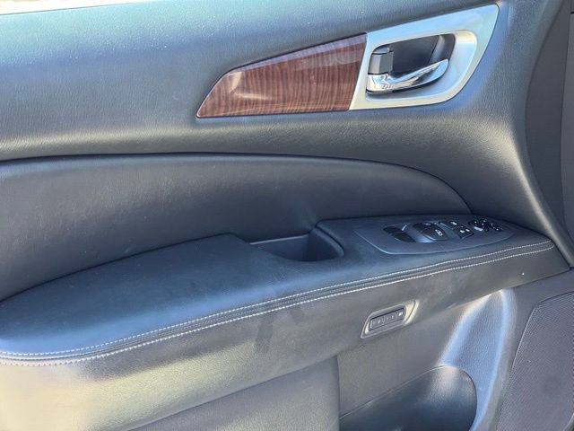 Used 2016 Nissan Pathfinder Platinum AWD/4WD image 10