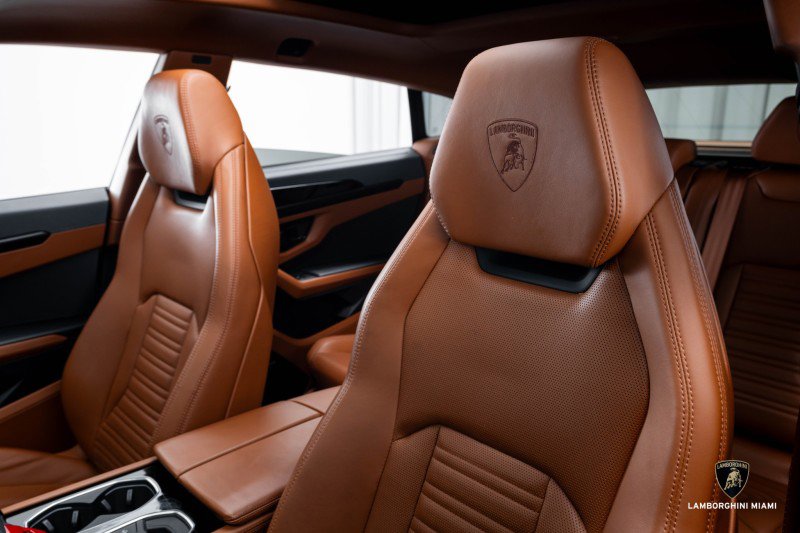 Used 2025 Lamborghini Urus SE image 30