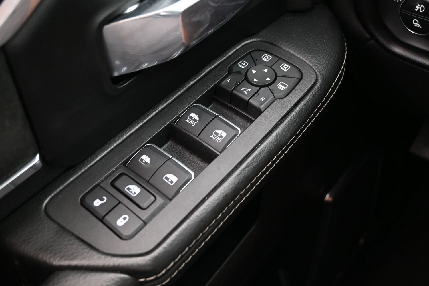 Used 2025 RAM 2500 Laramie w/ Night Edition AWD/4WD image 25