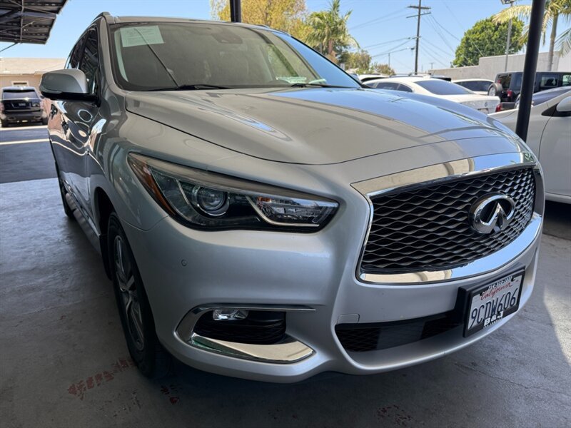 Used 2019 INFINITI QX60 Luxe w/ Essential Package FWD image 9