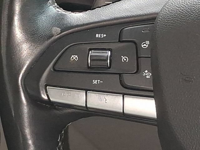 Used 2023 Cadillac XT4 Luxury w/ Cold Weather Package FWD image 12