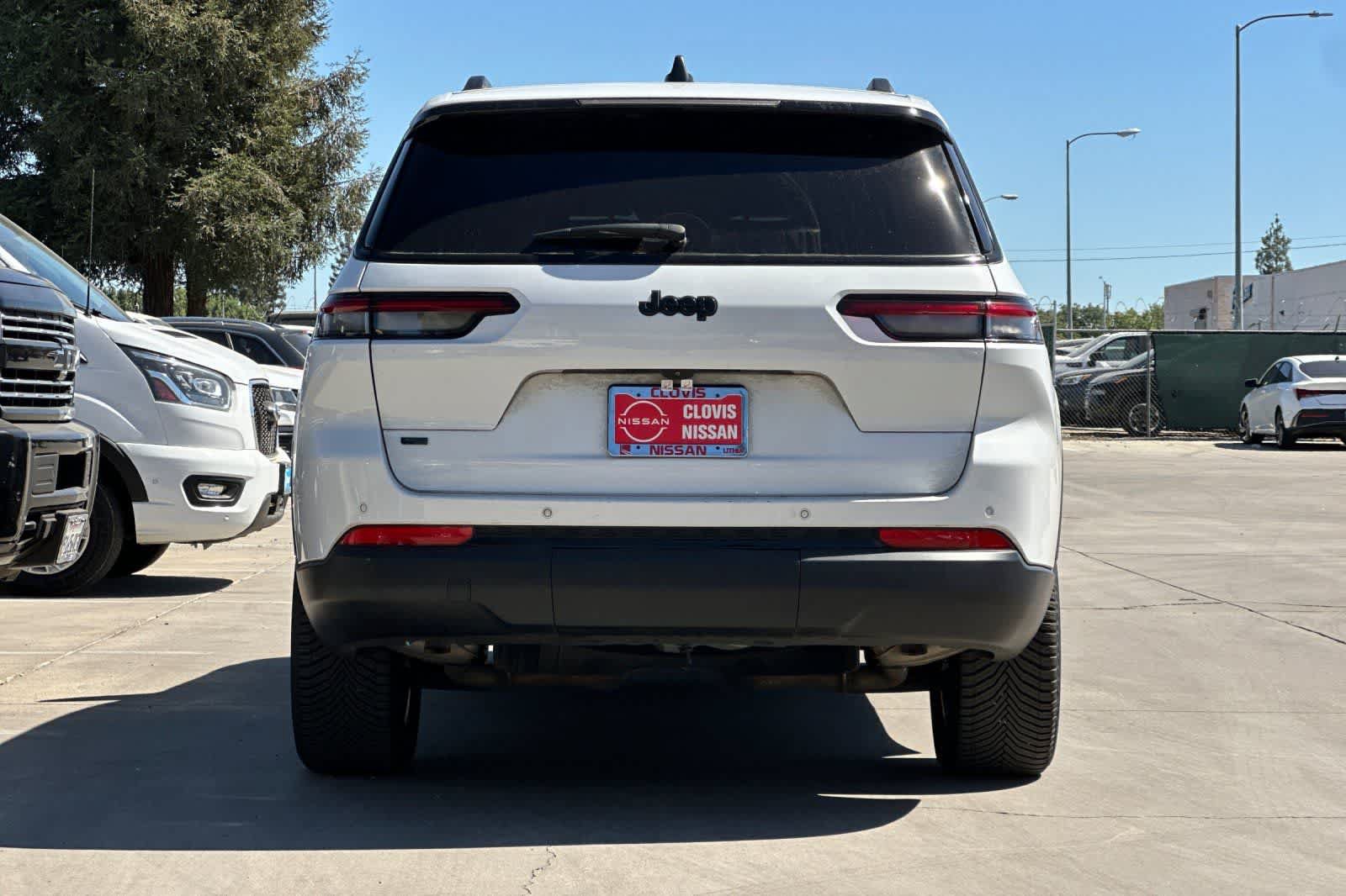 Used 2022 Jeep Grand Cherokee L Laredo RWD image 8
