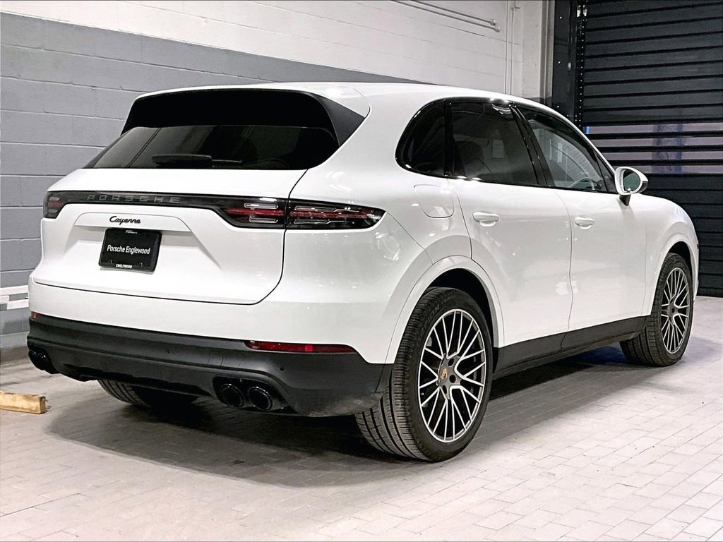 Certified 2023 Porsche Cayenne Platinum Edition image 17